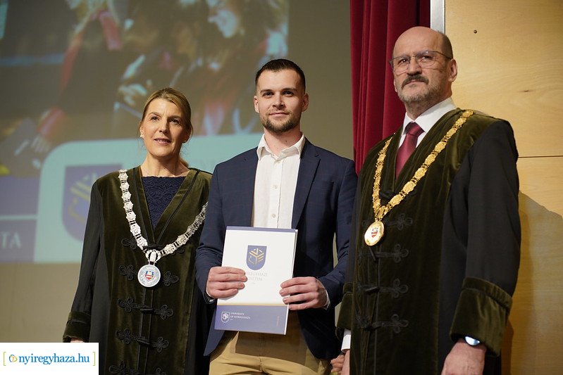 Oklevélátadó ünnepség az egyetemen