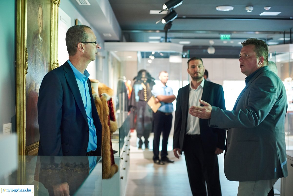 Oklevelek átadása a Kállay Kúriában