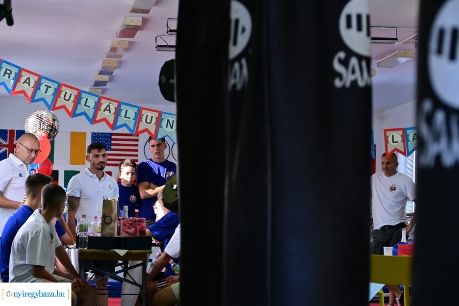 Ökölvívó szakosztály köszöntötte Kovács Ricsit és Nagy Lajost