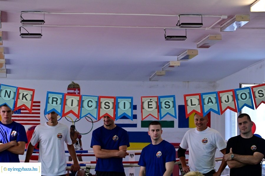 Ökölvívó szakosztály köszöntötte Kovács Ricsit és Nagy Lajost