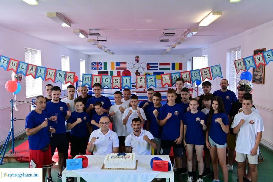 Ökölvívó szakosztály köszöntötte Kovács Ricsit és Nagy Lajost