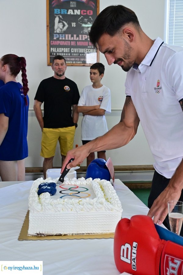 Ökölvívó szakosztály köszöntötte Kovács Ricsit és Nagy Lajost