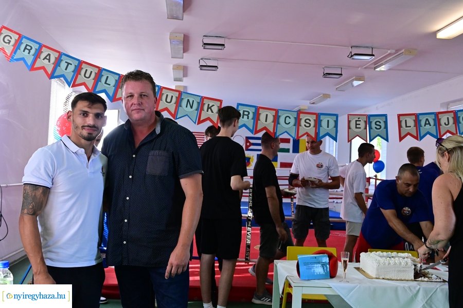 Ökölvívó szakosztály köszöntötte Kovács Ricsit és Nagy Lajost