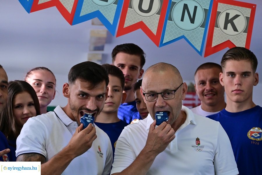 Ökölvívó szakosztály köszöntötte Kovács Ricsit és Nagy Lajost