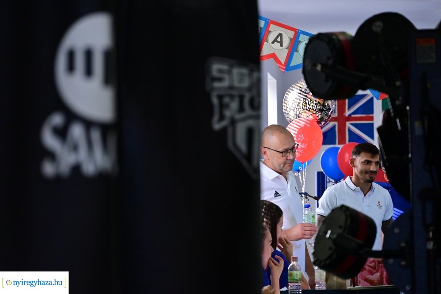Ökölvívó szakosztály köszöntötte Kovács Ricsit és Nagy Lajost