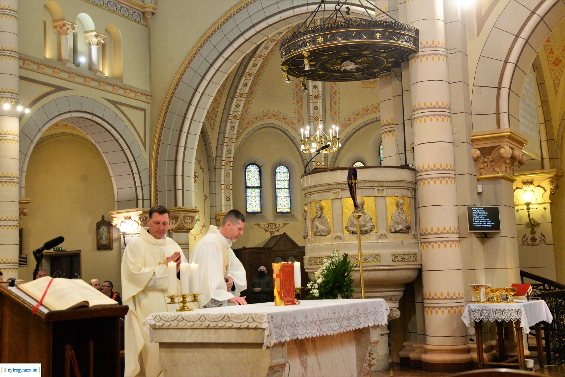 Olajszentelési szentmise a Magyarok Nagyasszonya társszékesegyházban