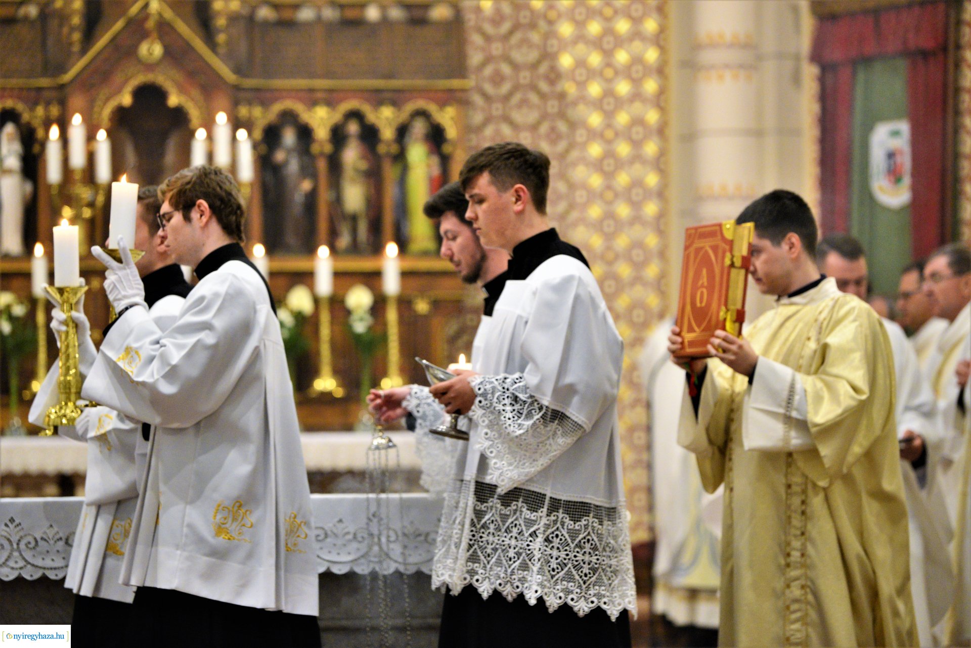 Olajszentelési szentmise a Magyarok Nagyasszonya társszékesegyházban