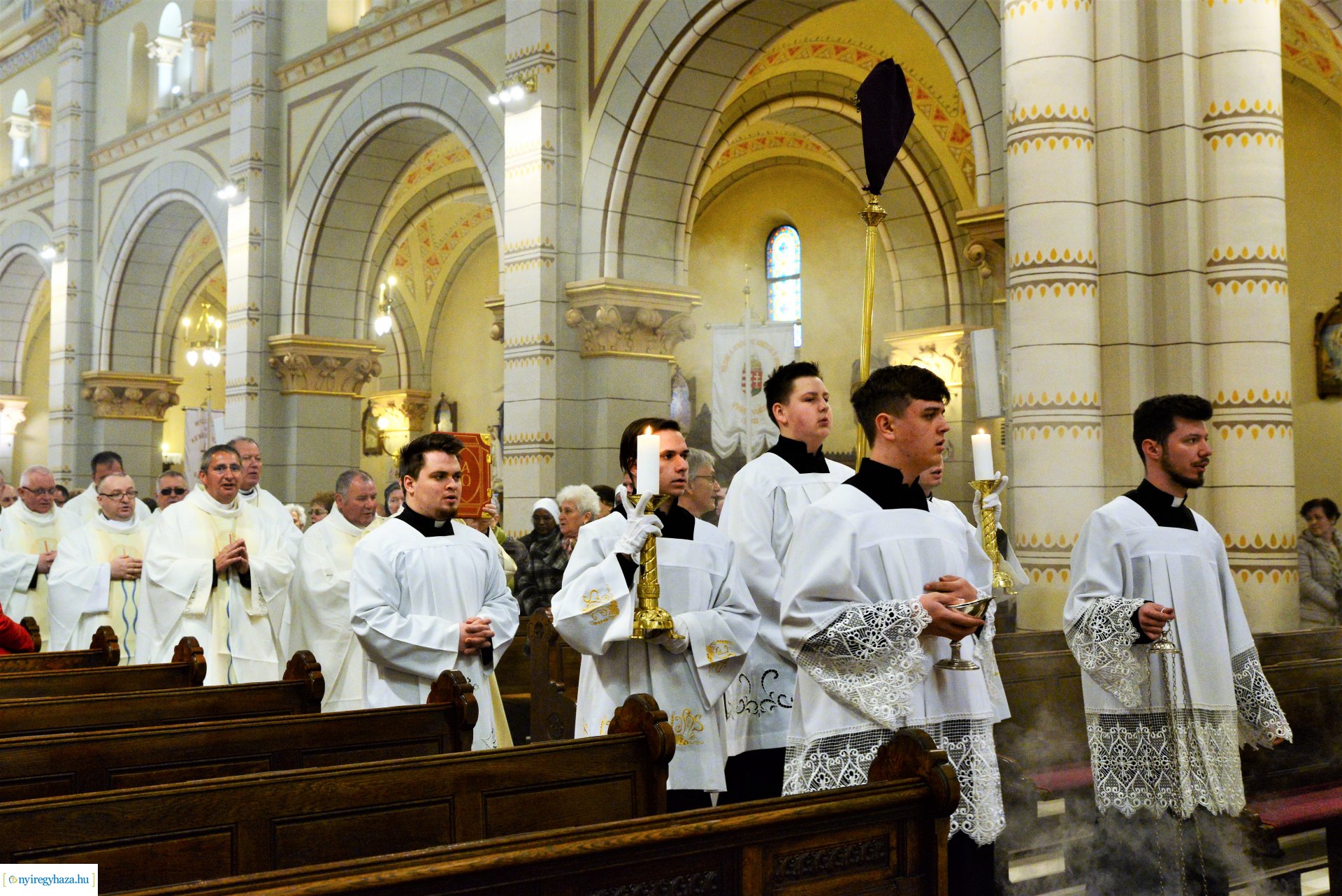 Olajszentelési szentmise a Magyarok Nagyasszonya társszékesegyházban