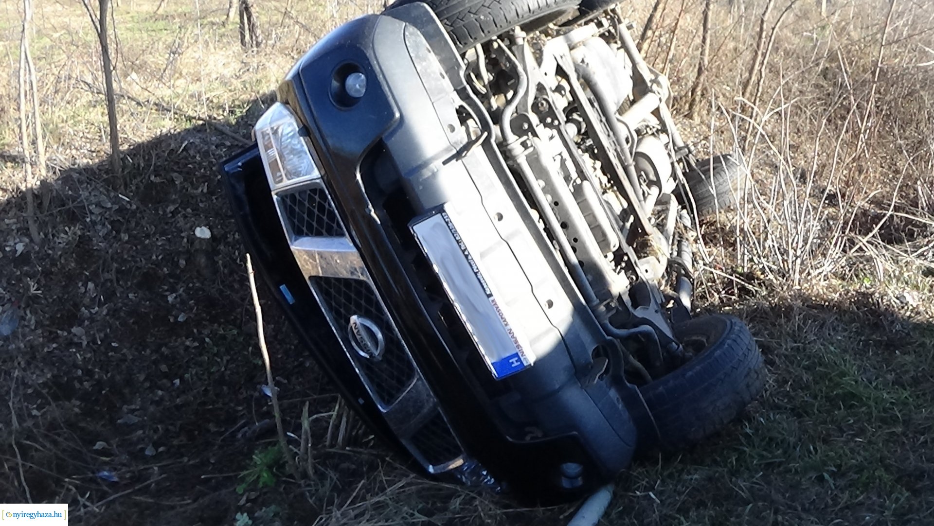 Oldalára borult egy terepjáró szerda reggel Nyírtura külterületén