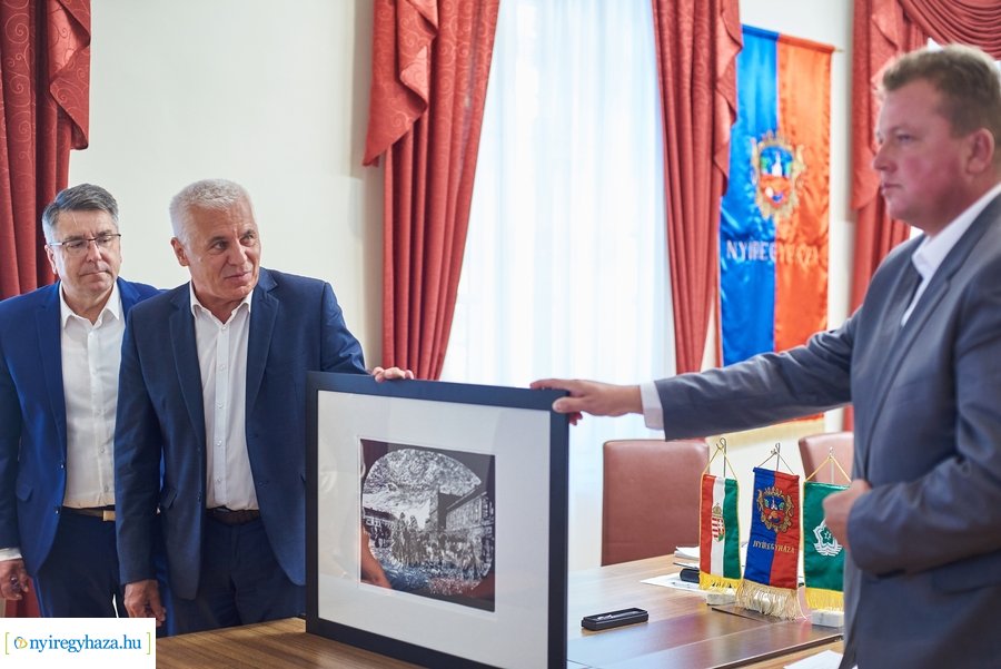 Online együttműködési megállapodás Harbinnal