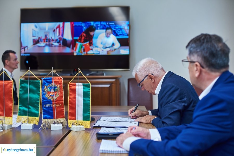 Online együttműködési megállapodás Harbinnal