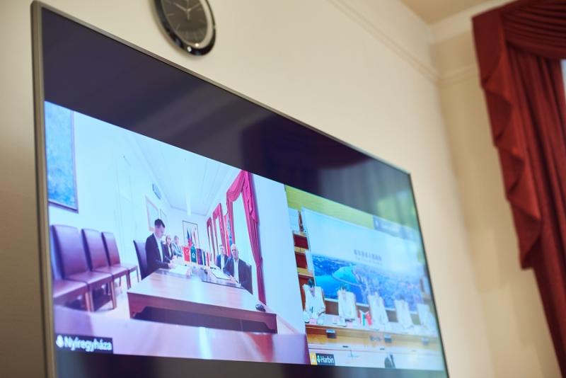 Online együttműködési megállapodás Harbinnal