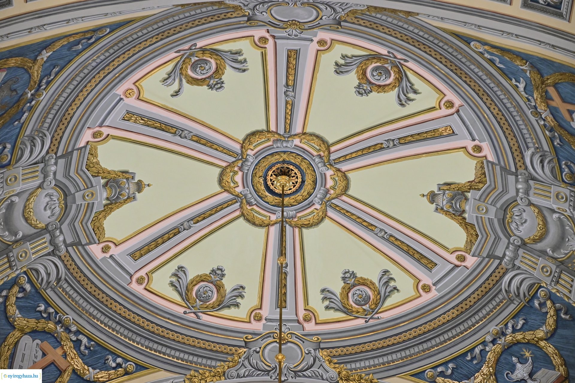 Örökváltság 200  -  2024