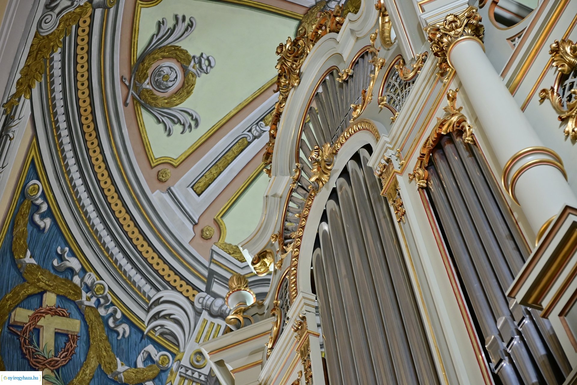 Örökváltság 200  -  2024