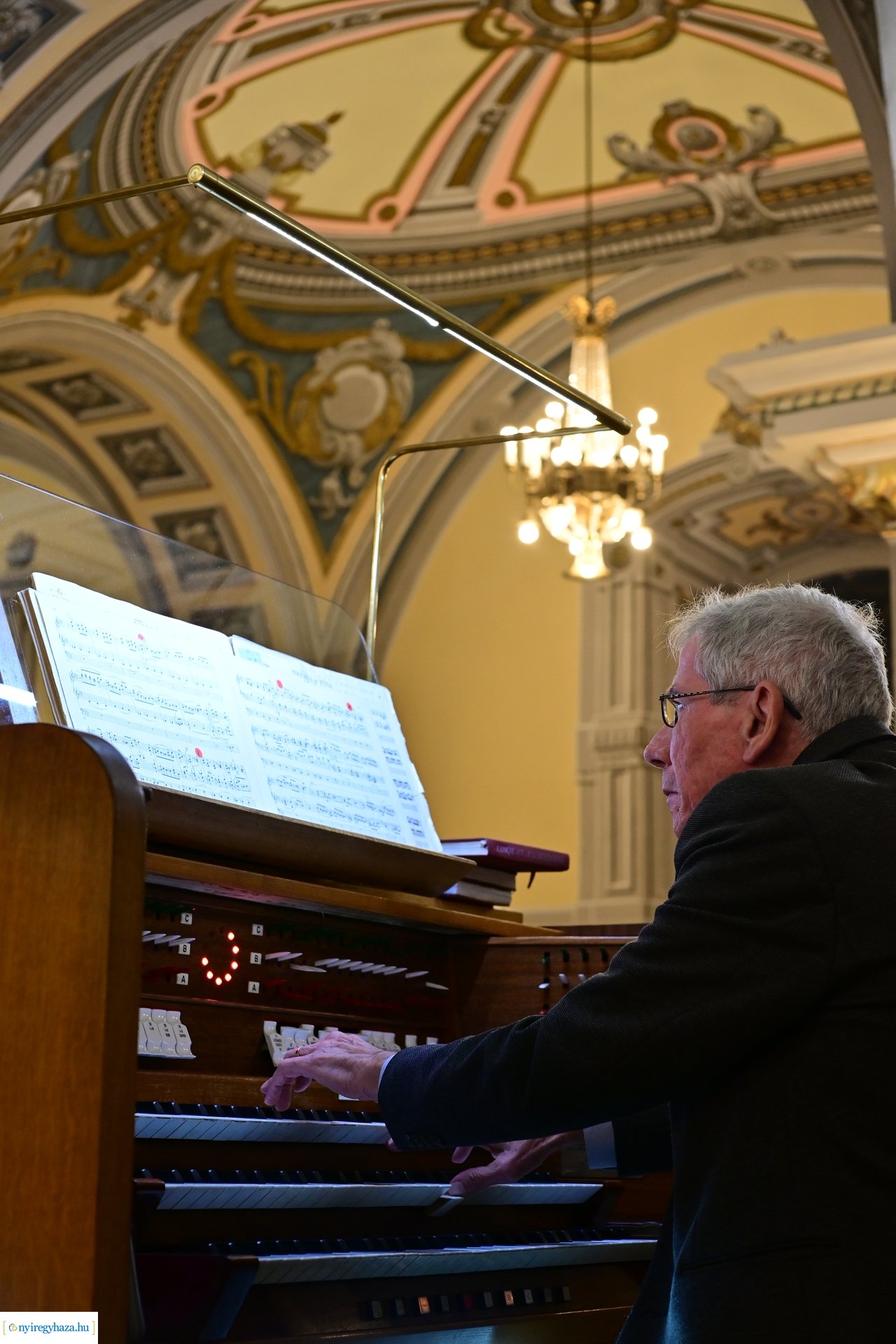 Örökváltság 200  -  2024