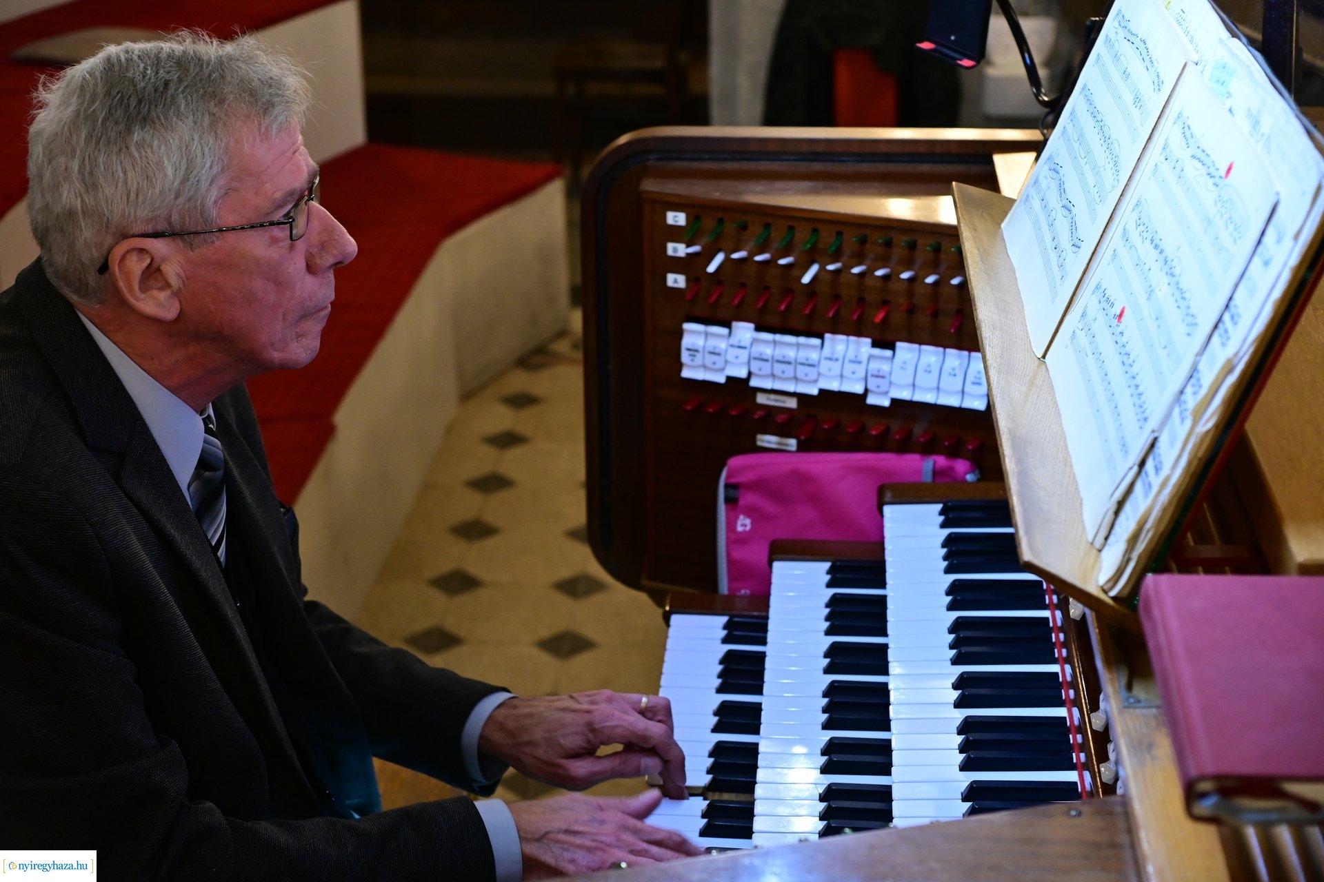 Örökváltság 200  -  2024