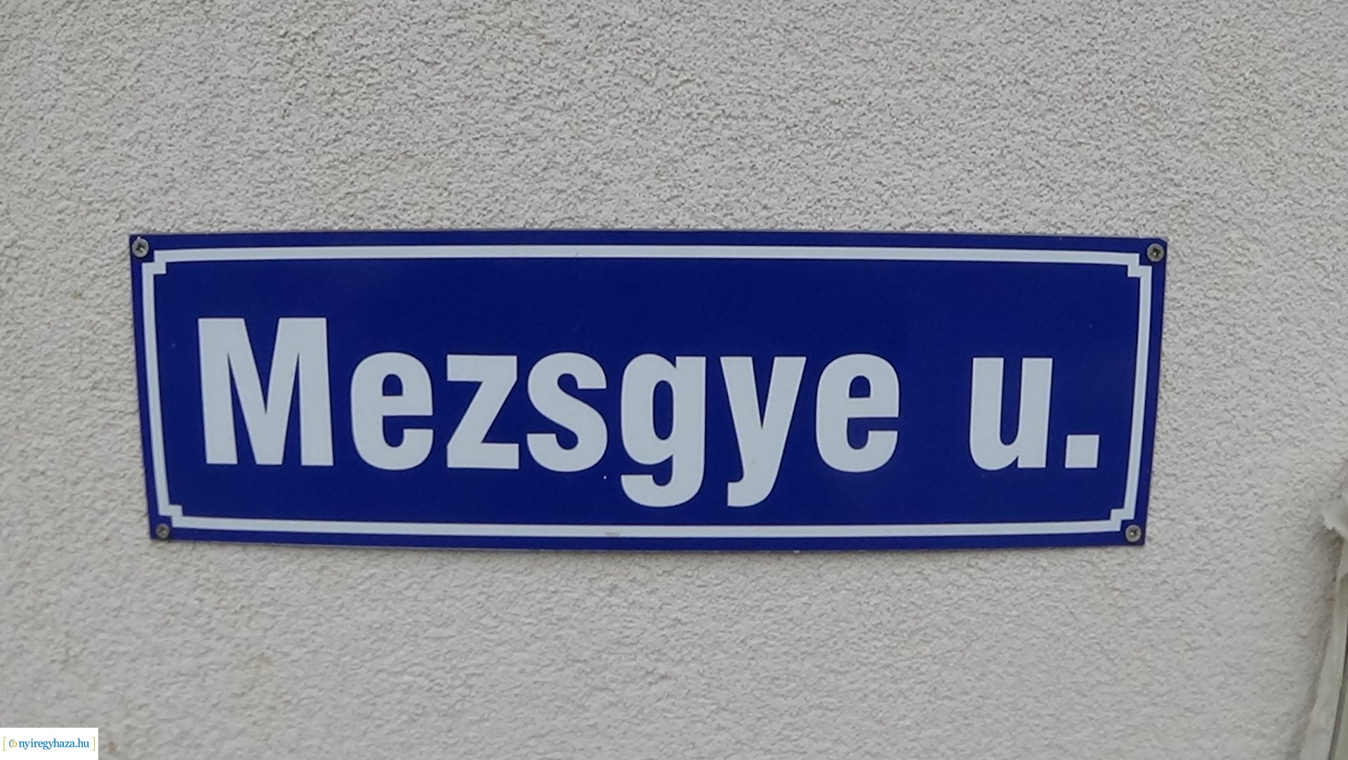 Oroson a Napkelte utcára tilos behajtani teherautóval a Mezsgye utcáról