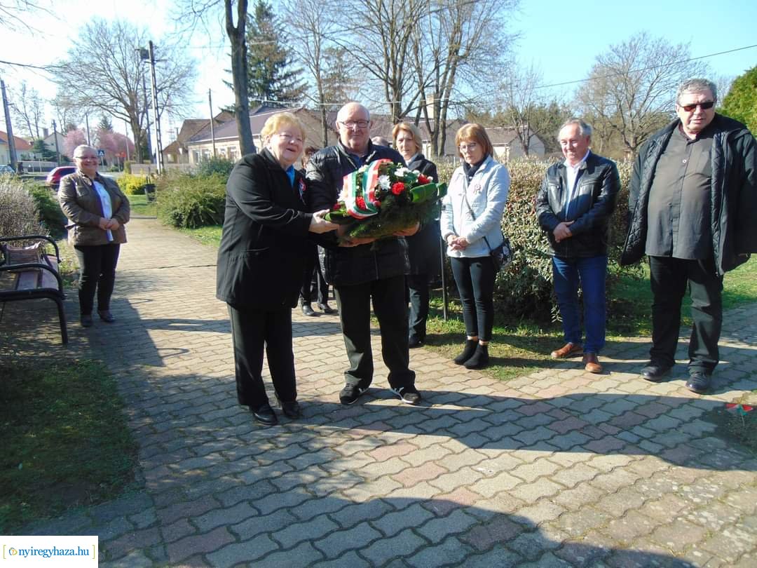 Oroson is koszorúztak