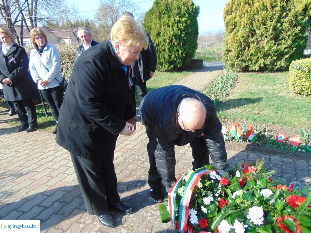 Oroson is koszorúztak