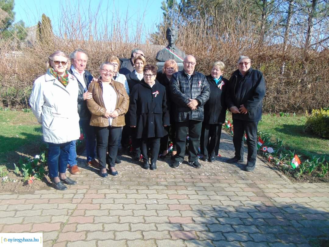 Oroson is koszorúztak