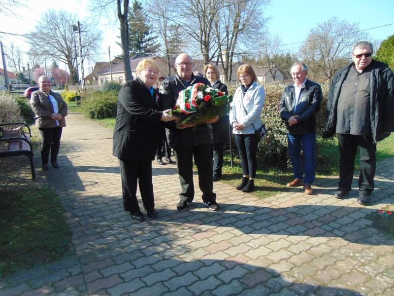 Oroson is koszorúztak
