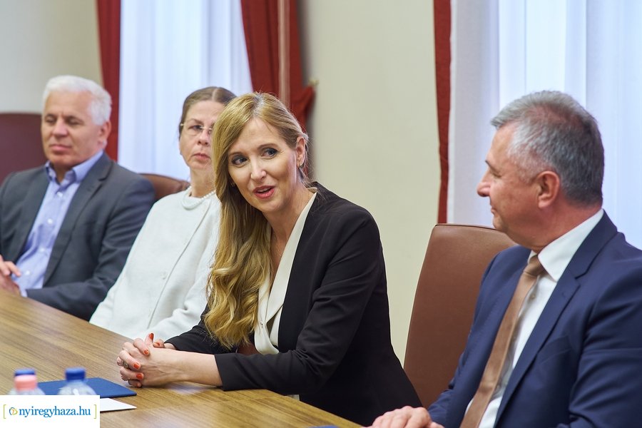 Országgyűlési képviselők megbízóleveleinek az átadása 2022