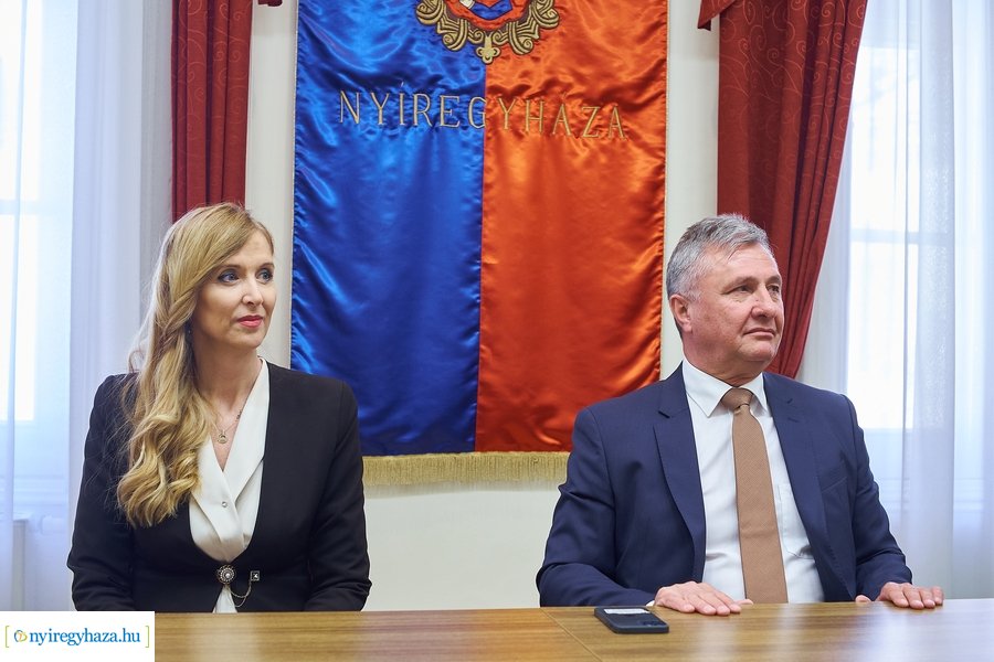 Országgyűlési képviselők megbízóleveleinek az átadása 2022