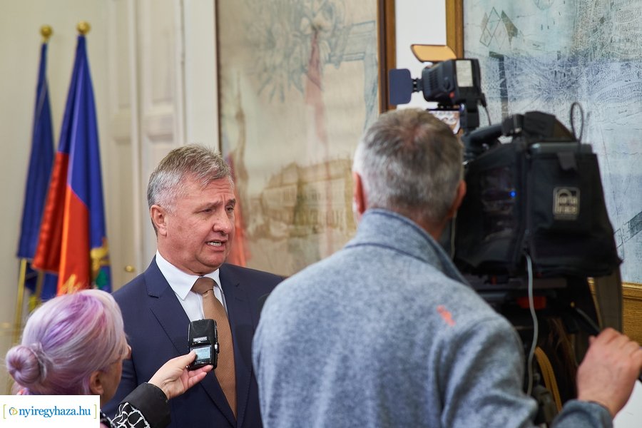 Országgyűlési képviselők megbízóleveleinek az átadása 2022