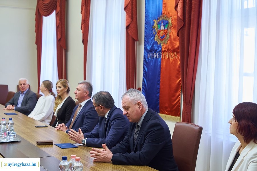 Országgyűlési képviselők megbízóleveleinek az átadása 2022