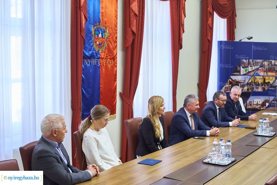 Országgyűlési képviselők megbízóleveleinek az átadása 2022