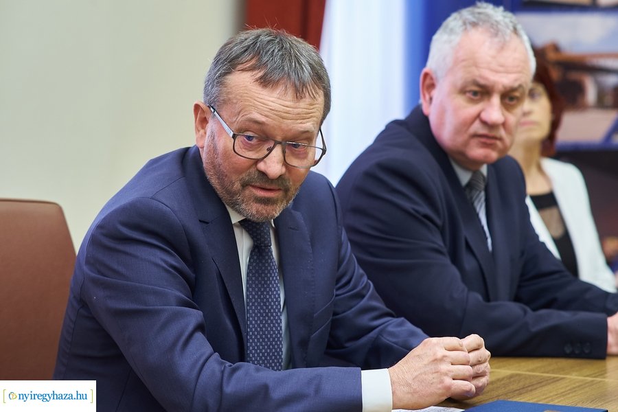 Országgyűlési képviselők megbízóleveleinek az átadása 2022