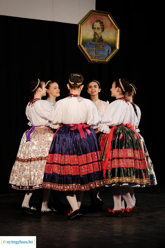 Országos versenyen a Szent Imre néptáncosai