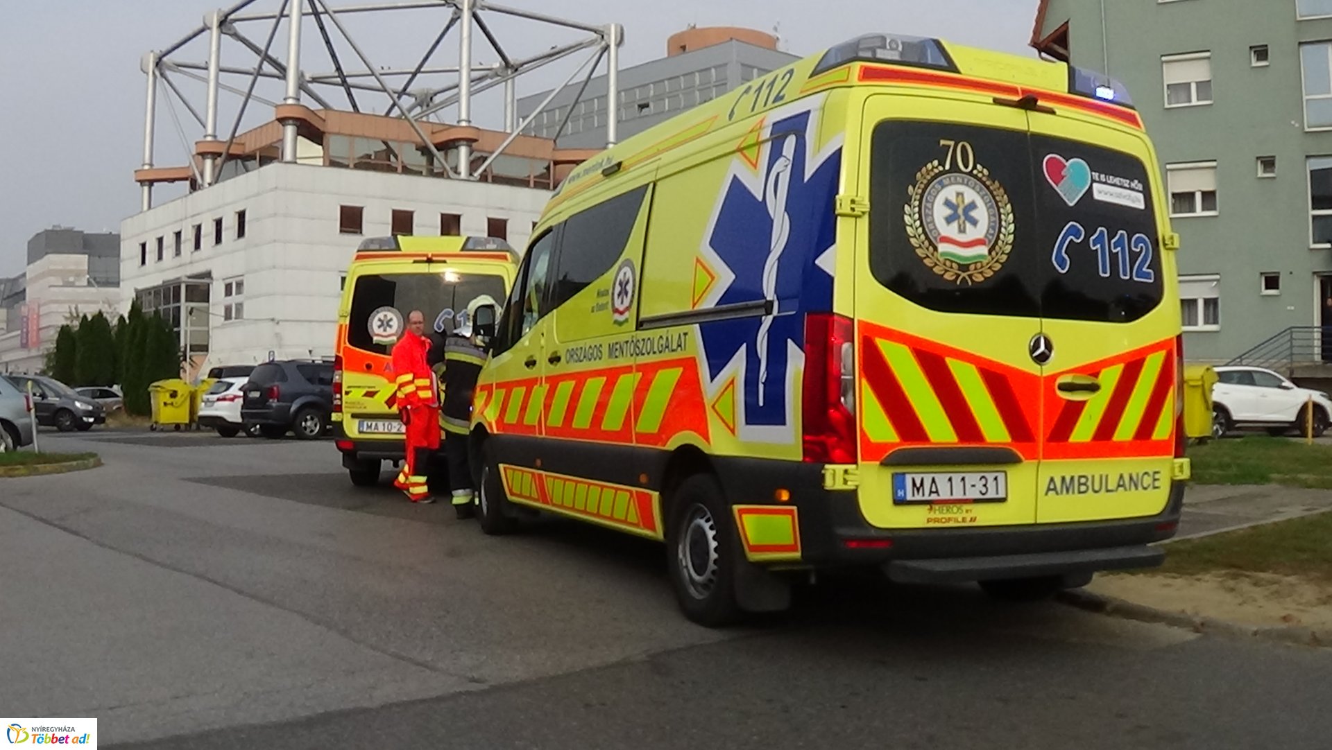 Összeütközött két személygépkocsi Nyíregyházán, a Szabadság téren