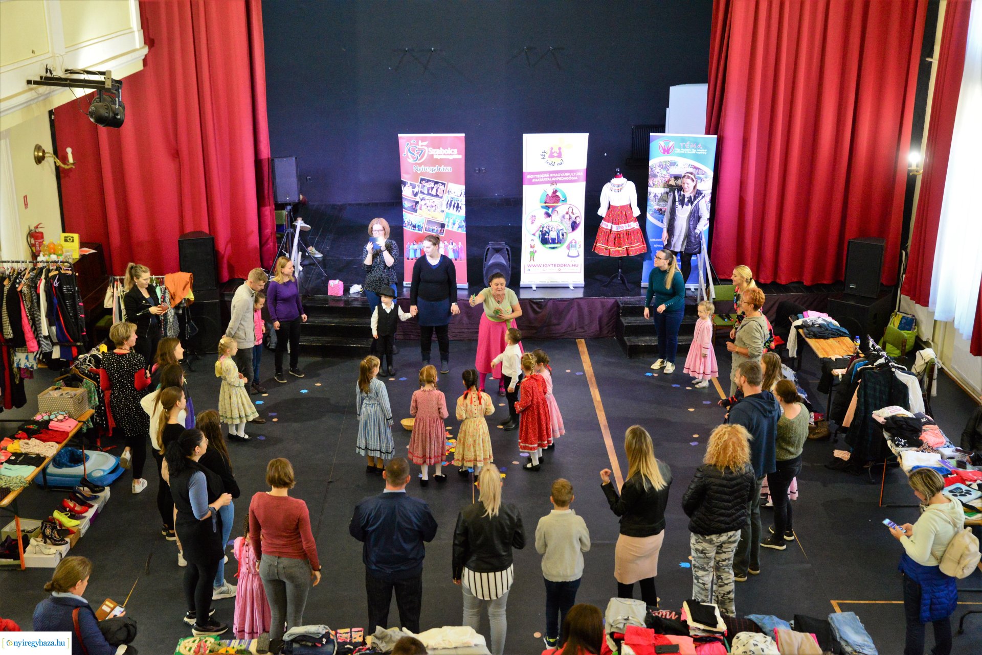 Őszi ruhabörze és népviselet vásár a Kölyökvárban