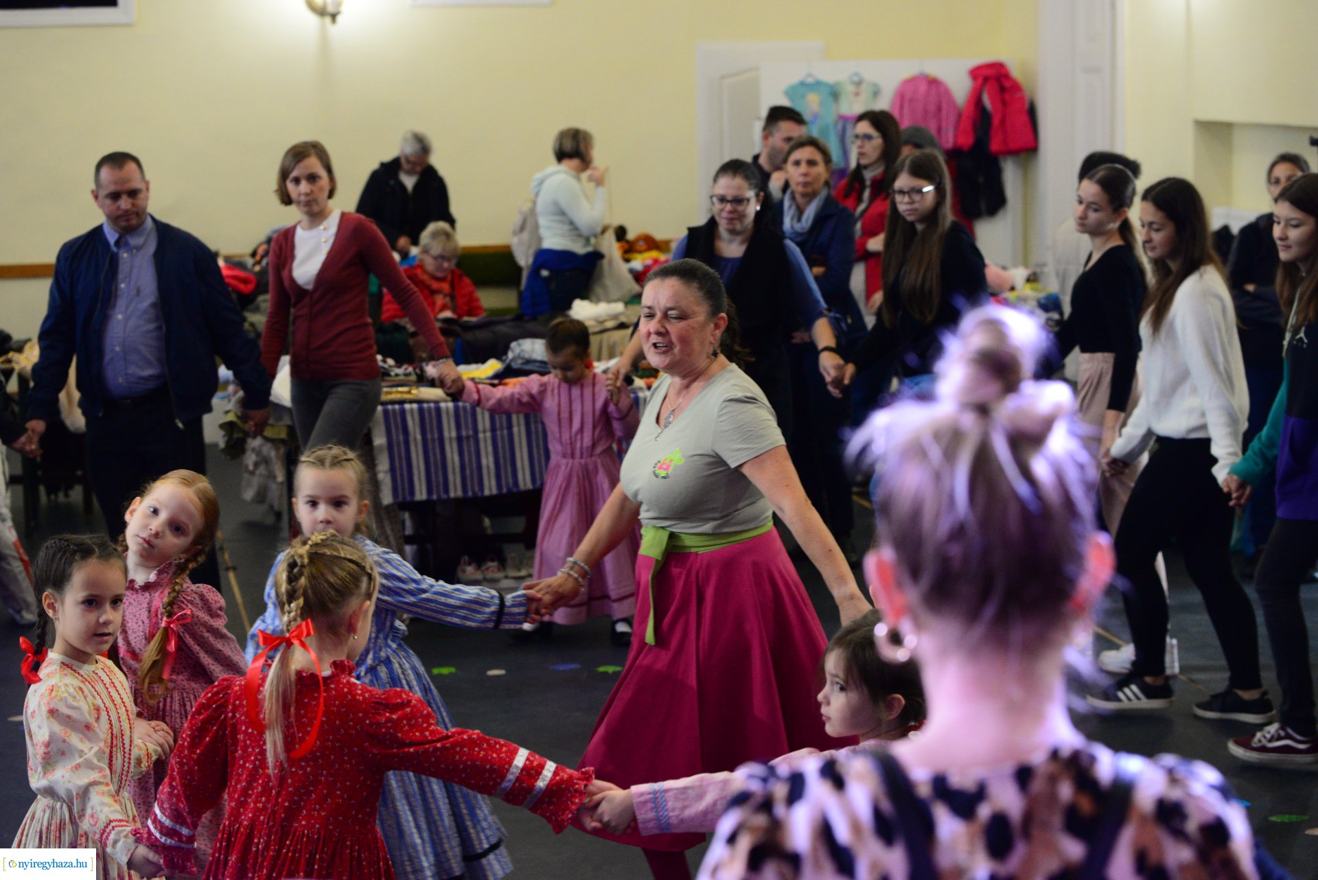 Őszi ruhabörze és népviselet vásár a Kölyökvárban