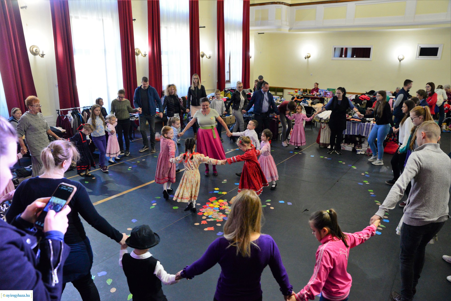 Őszi ruhabörze és népviselet vásár a Kölyökvárban
