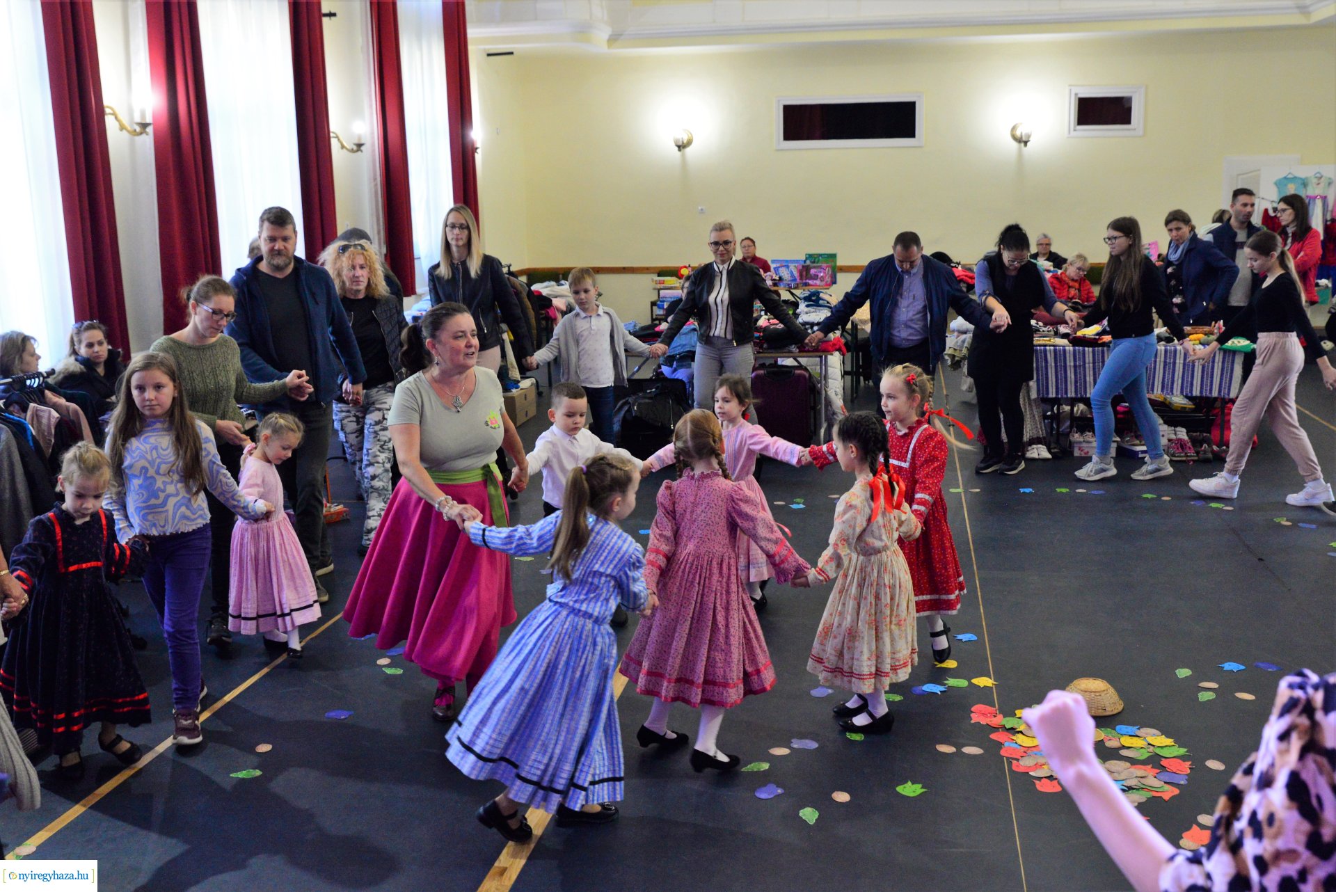 Őszi ruhabörze és népviselet vásár a Kölyökvárban