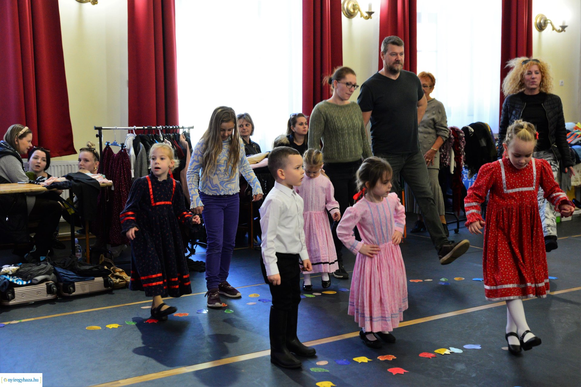 Őszi ruhabörze és népviselet vásár a Kölyökvárban