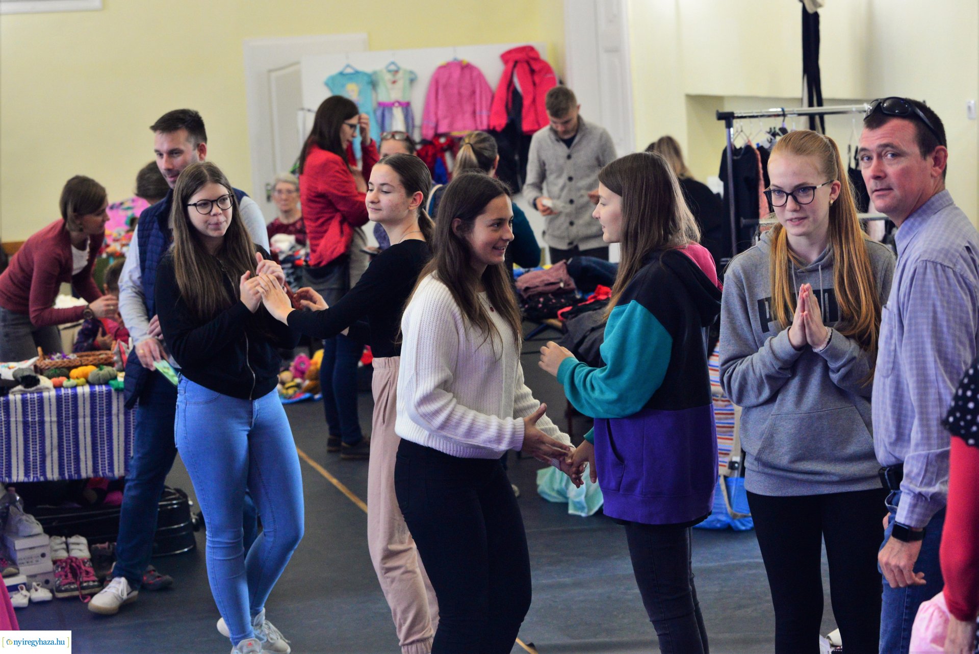 Őszi ruhabörze és népviselet vásár a Kölyökvárban