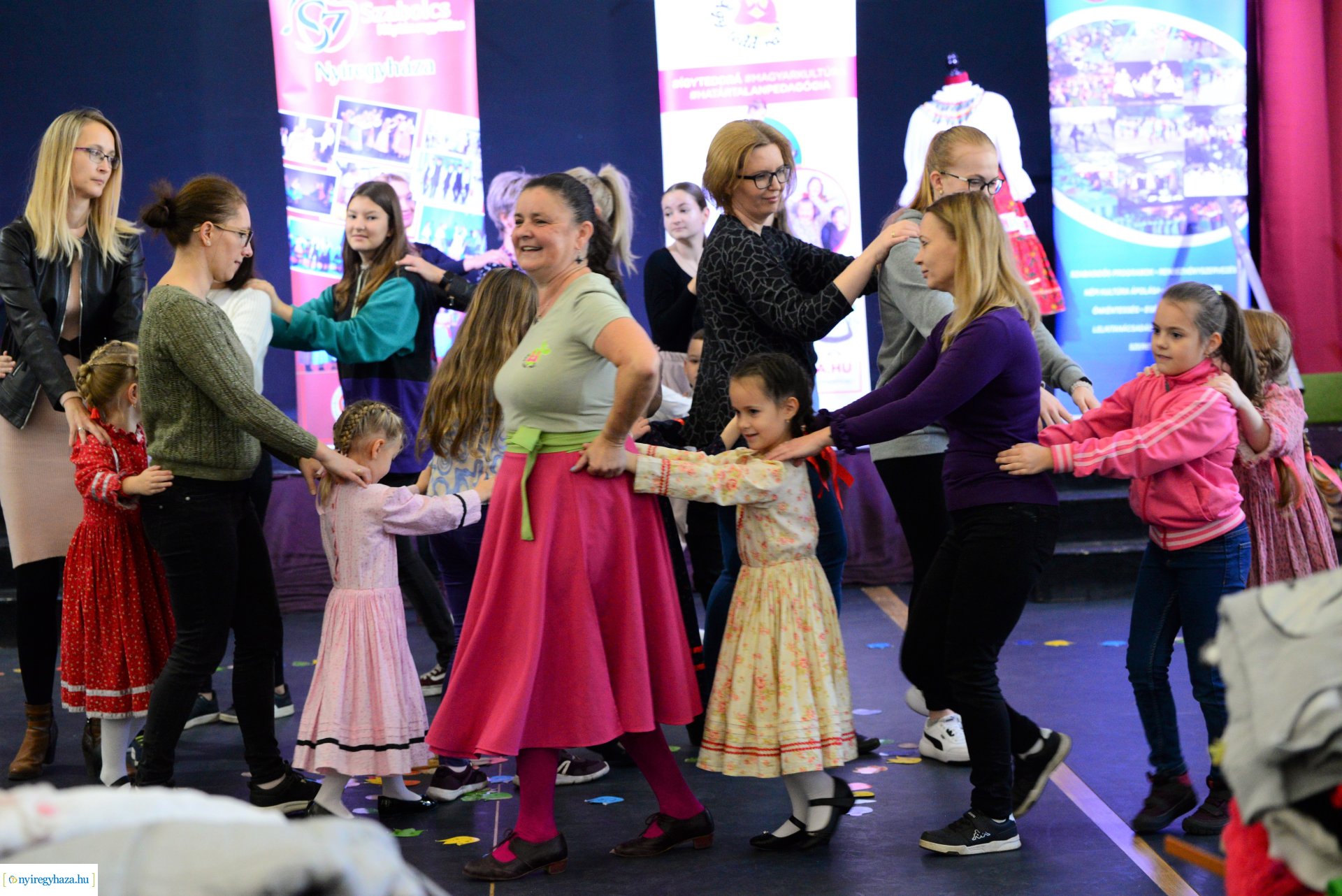 Őszi ruhabörze és népviselet vásár a Kölyökvárban