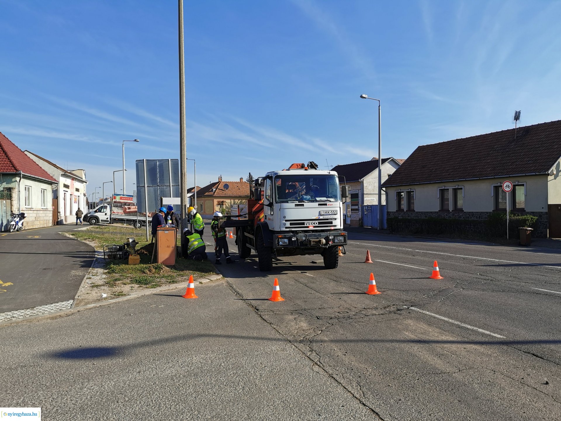 Oszlopcsere a Debreceni úton