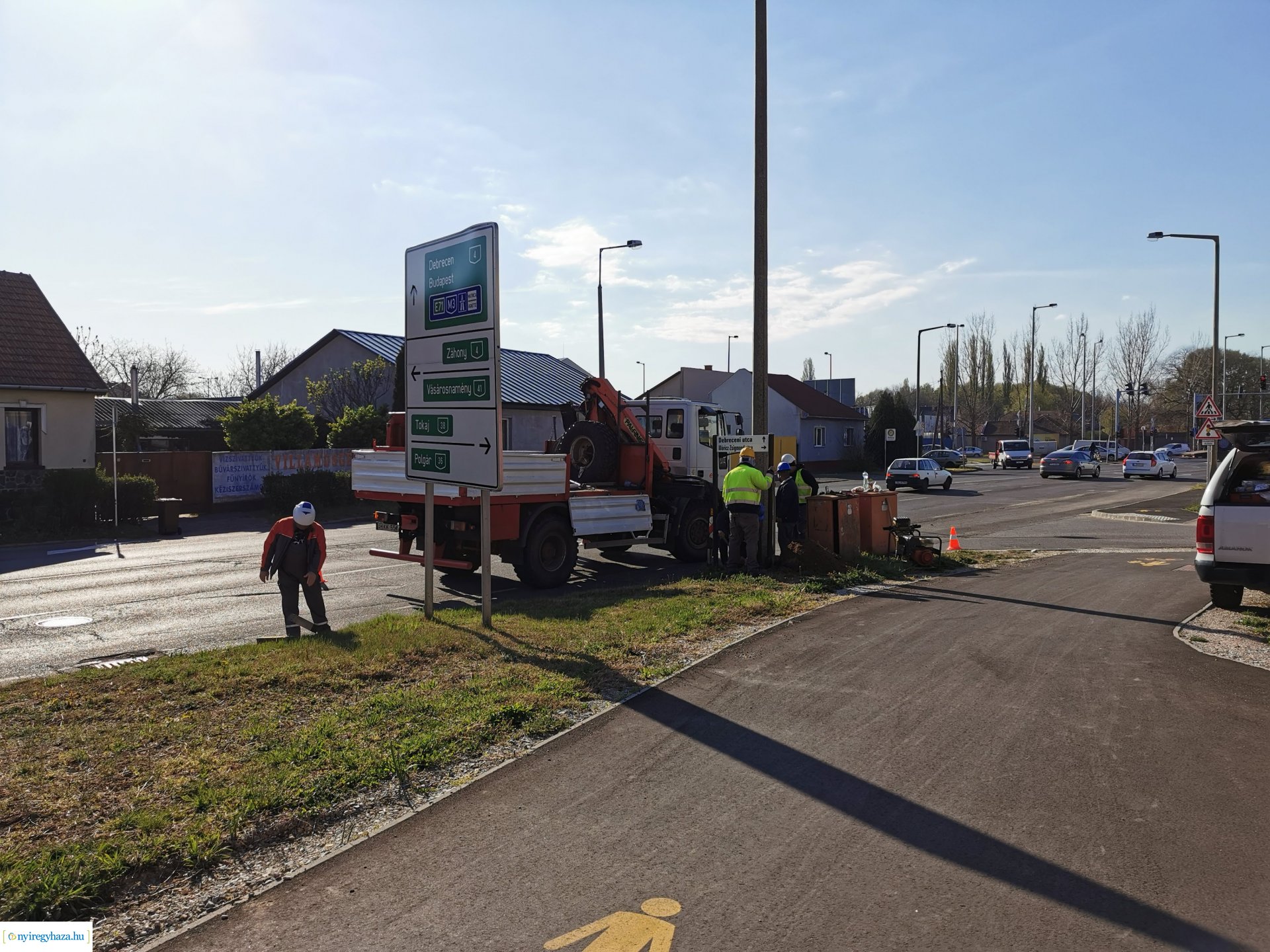 Oszlopcsere a Debreceni úton