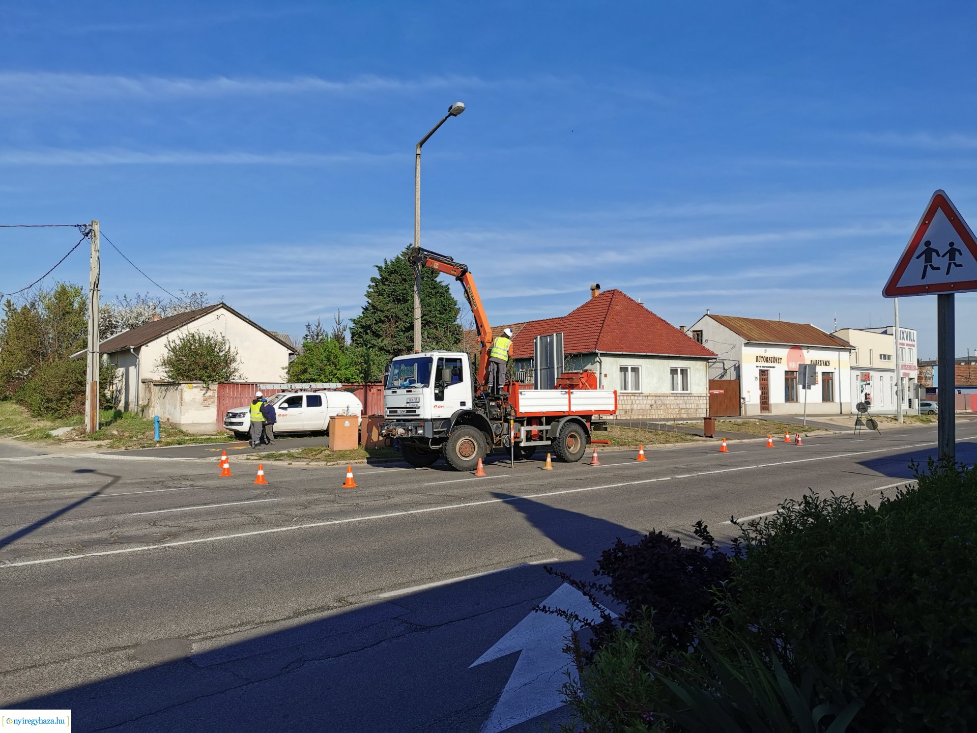 Oszlopcsere a Debreceni úton