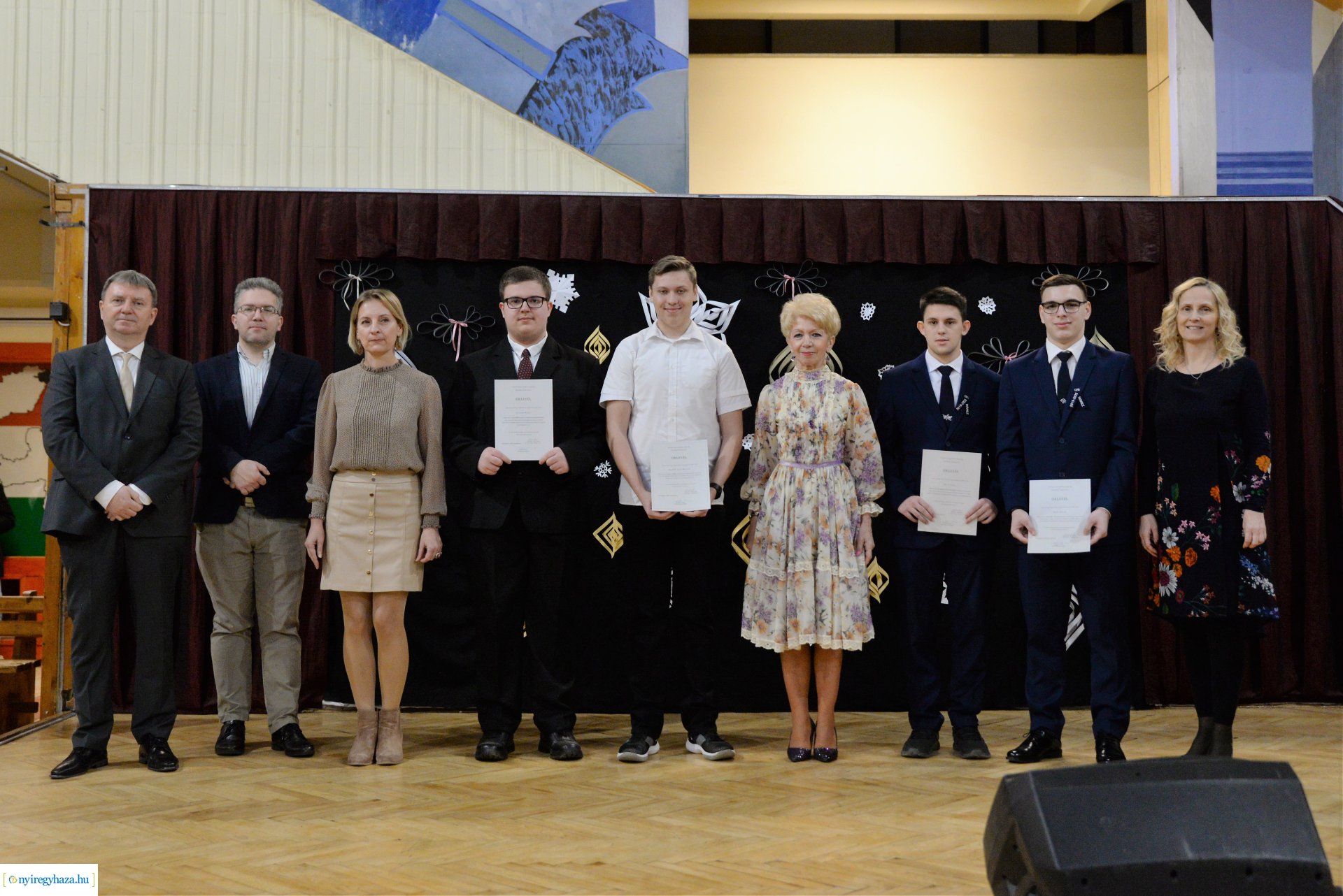 Ösztöndíjak kerültek a Wesselényi karácsonyfája alá