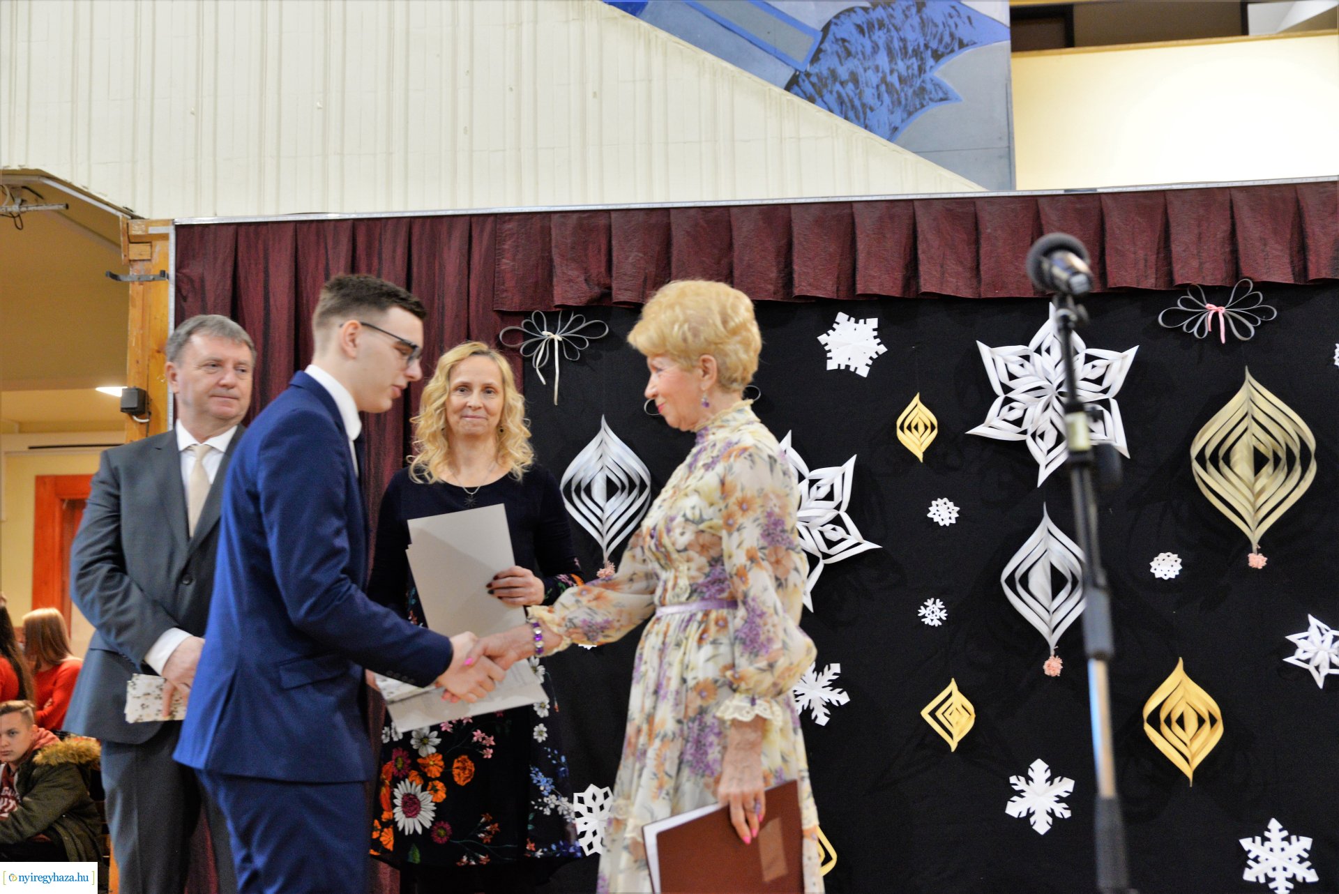 Ösztöndíjak kerültek a Wesselényi karácsonyfája alá