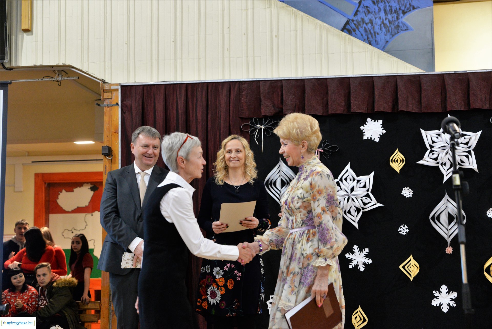 Ösztöndíjak kerültek a Wesselényi karácsonyfája alá