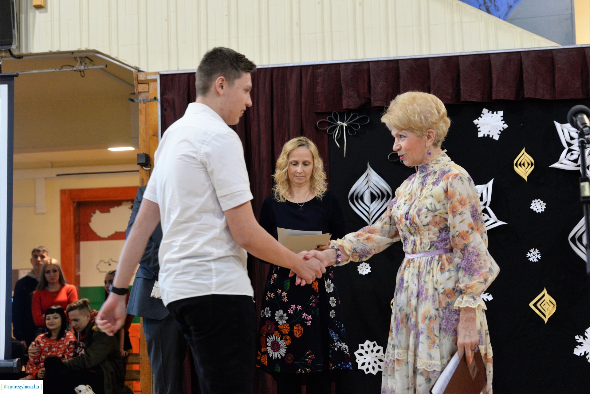 Ösztöndíjak kerültek a Wesselényi karácsonyfája alá