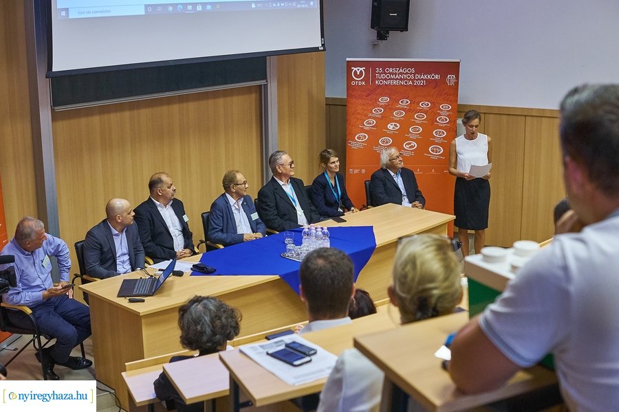 OTDK Plusz tudományos program az egyetemen