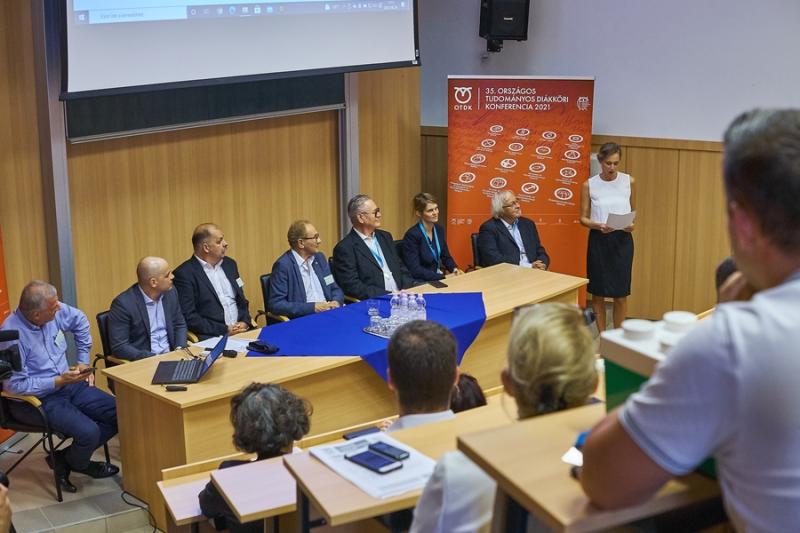 OTDK Plusz tudományos program az egyetemen