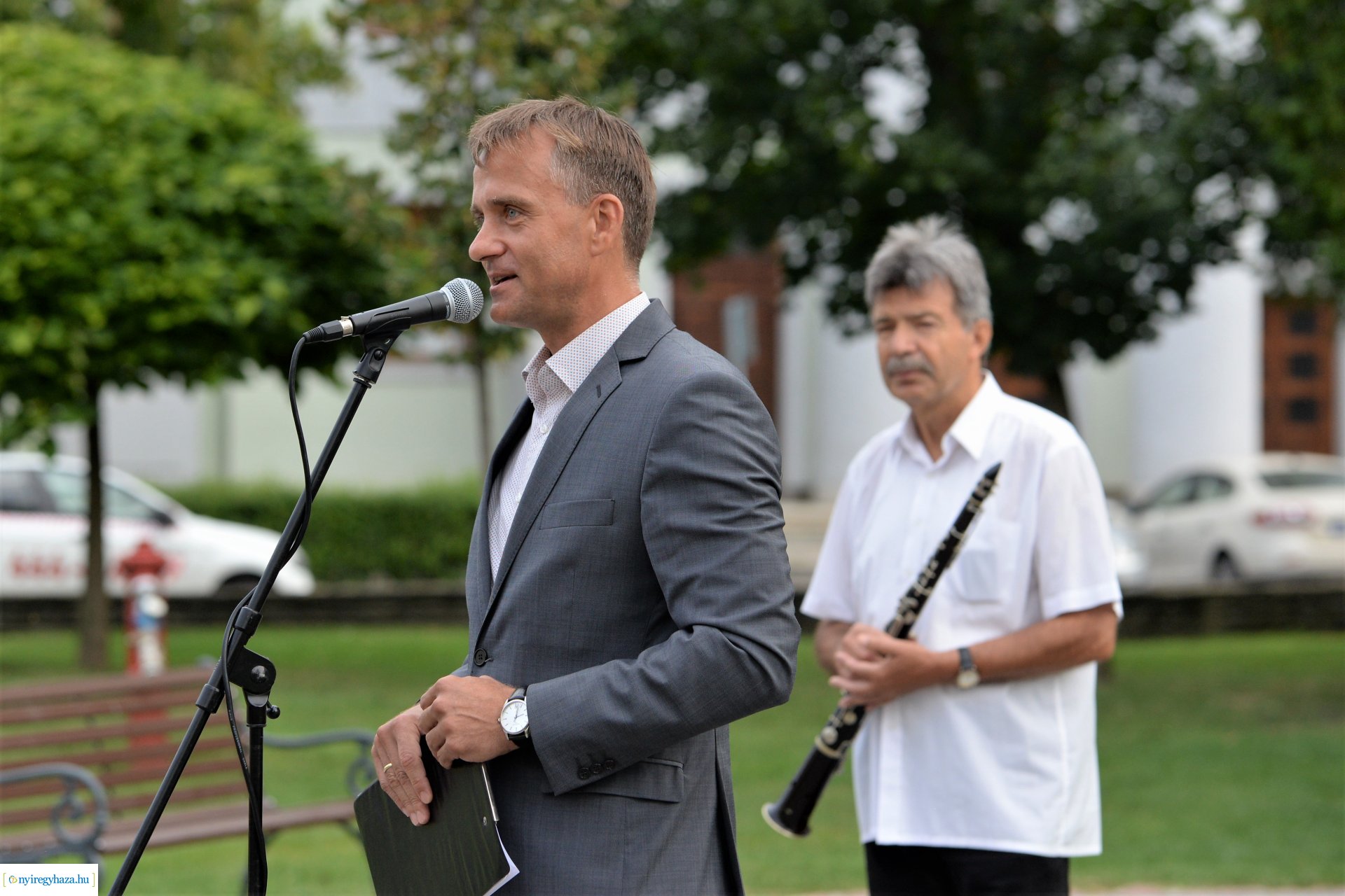 Otthonról haza - a Nemzeti Összetartozás Emlékművének koszorúzása